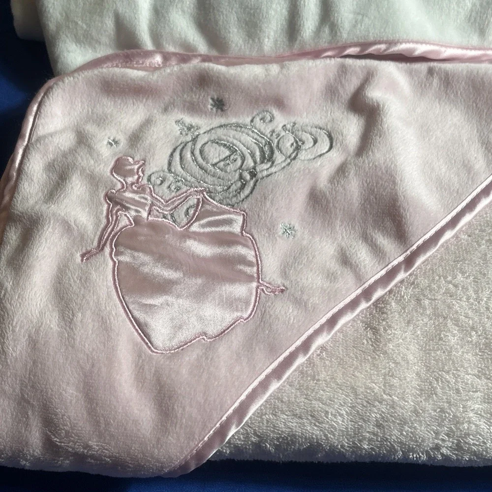 Disney Baby CINDERELLA PRINCESS Bath Terry Cloth Towels Set Of 2 Pink/white